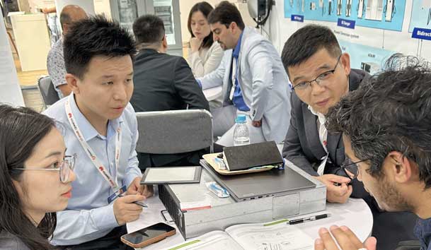 鸿嘉利闪耀2024欧洲智慧能源展丨聚焦创新技术，共筑全球碳中和未来(图11)